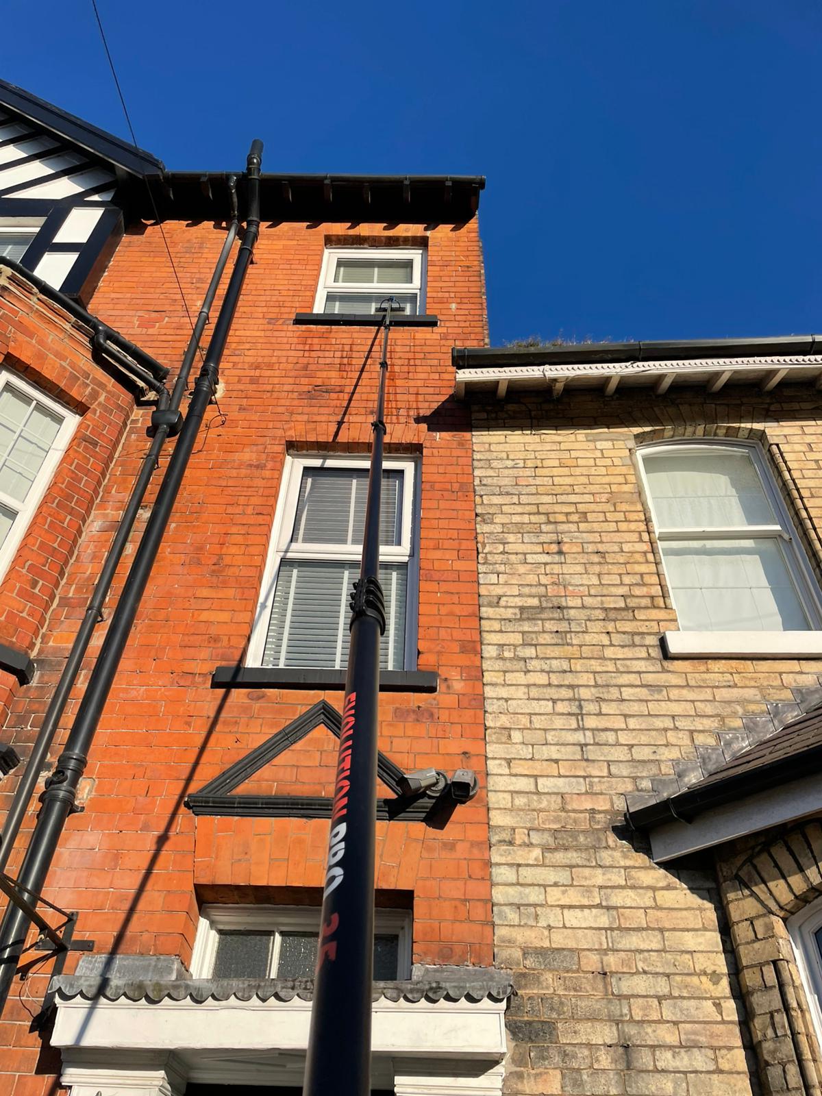 Water-fed pole reaching three storeys